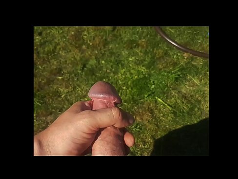 ❤️ Hottie si fa scopare a figa rosa è cums cun un squirt in un giardinu d'estate ️ Porno à porn co.sexarxiv.ru ☑