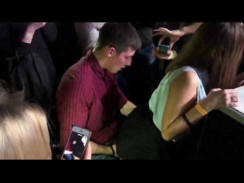 ❤️ Sessu reale in una discoteca russa. Una ragazza russa di 18 anni in l'anu è a vagina scopata in una discoteca ️ Porno à porn co.sexarxiv.ru ☑